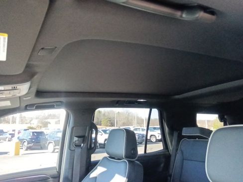 Used 2023 GMC Yukon SLT image 14