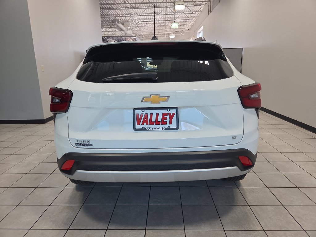 Used 2025 Chevrolet Trax LT w/ LT Convenience Package FWD image 6