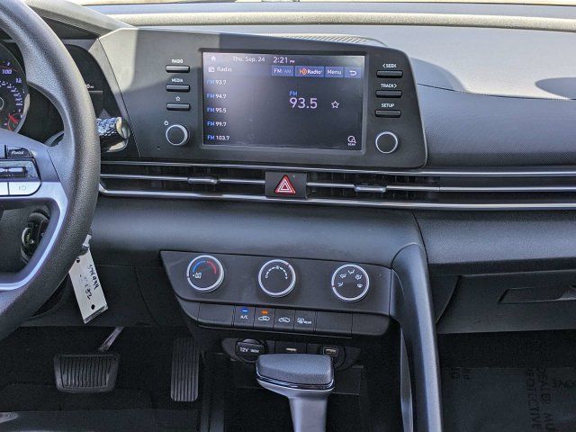 Used 2023 Hyundai Elantra SE FWD image 17