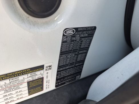 Used 2025 Land Rover Range Rover Velar Dynamic SE image 33