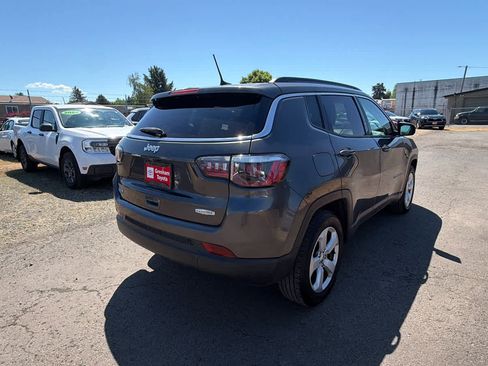 Used 2018 Jeep Compass Latitude w/ Popular Equipment Group FWD image 4