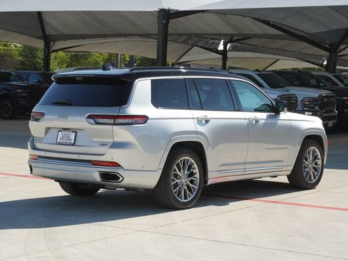 Used 2025 Jeep Grand Cherokee L Summit w/ Advanced Protech Group IV AWD/4WD image 5