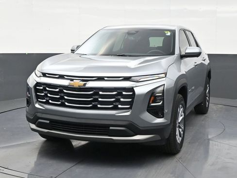 Used 2025 Chevrolet Equinox LT w/ Safety and Technology Package FWD image 8