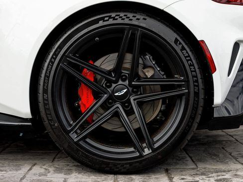 Used 2025 Aston Martin V8 Vantage Coupe image 39