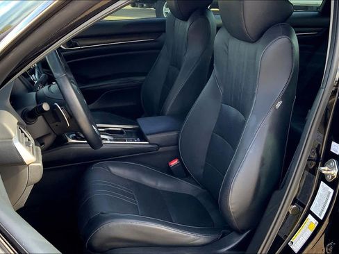 Used 2018 Honda Accord Touring image 7