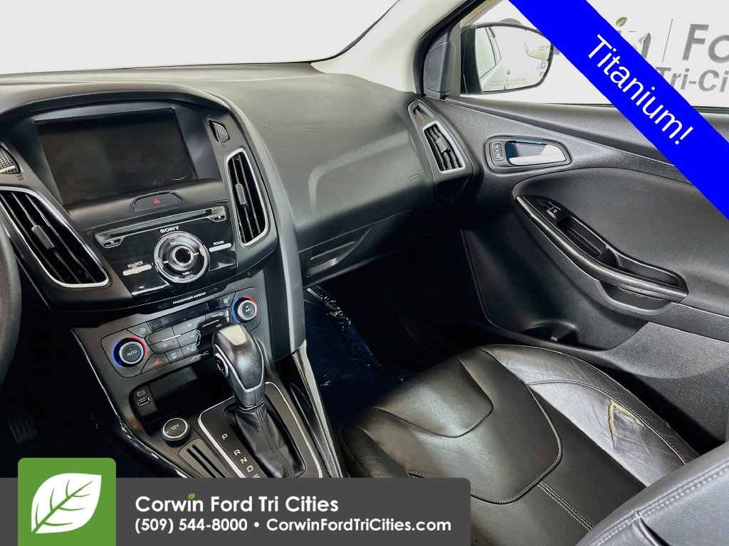 Used 2015 Ford Focus Titanium FWD image 25