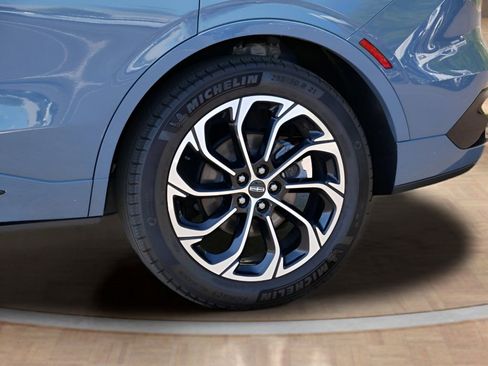 Used 2025 Lincoln Nautilus Reserve AWD/4WD image 9
