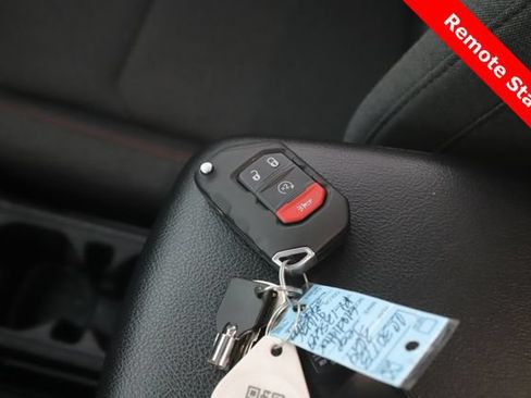 Used 2024 Jeep Gladiator Rubicon w/ Technology Group AWD/4WD image 3