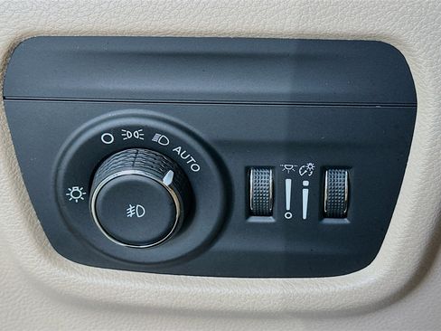 Used 2022 Jeep Grand Cherokee L Limited AWD/4WD image 17