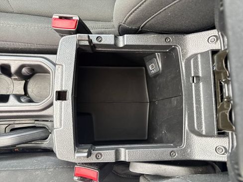 Used 2023 Jeep Wrangler Unlimited AWD/4WD image 17