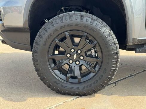 Used 2022 Chevrolet Colorado ZR2 w/ ZR2 Dusk Special Edition image 8