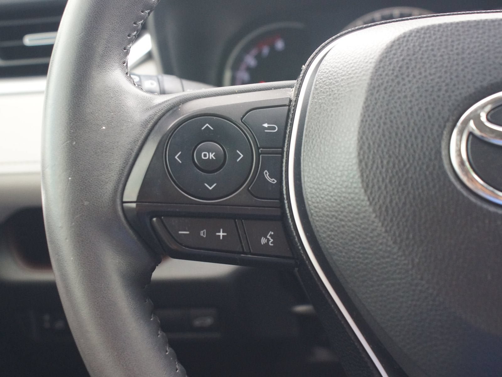 Used 2019 Toyota RAV4 Limited w/ Advanced Technology Package FWD image 11