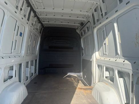Used 2022 Mercedes-Benz Sprinter 2500 image 6
