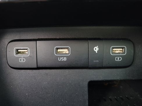 Used 2022 Kia Carnival SX Prestige image 18