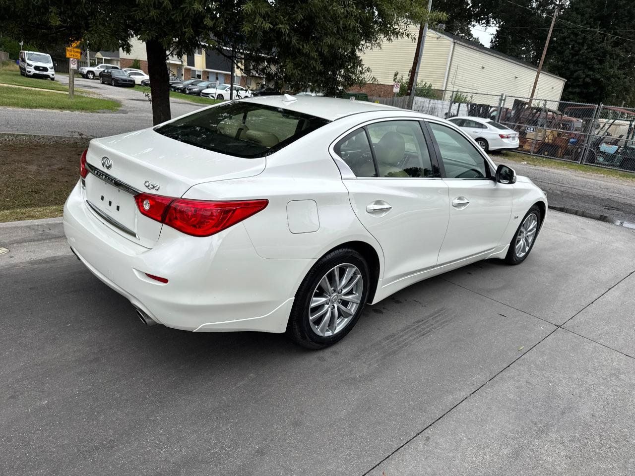 Used 2017 INFINITI Q50 3.0t Premium w/ 3.0T Premium Plus Package AWD/4WD image 4
