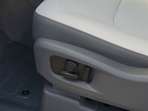 New 2025 Land Rover Defender 110 S image 10