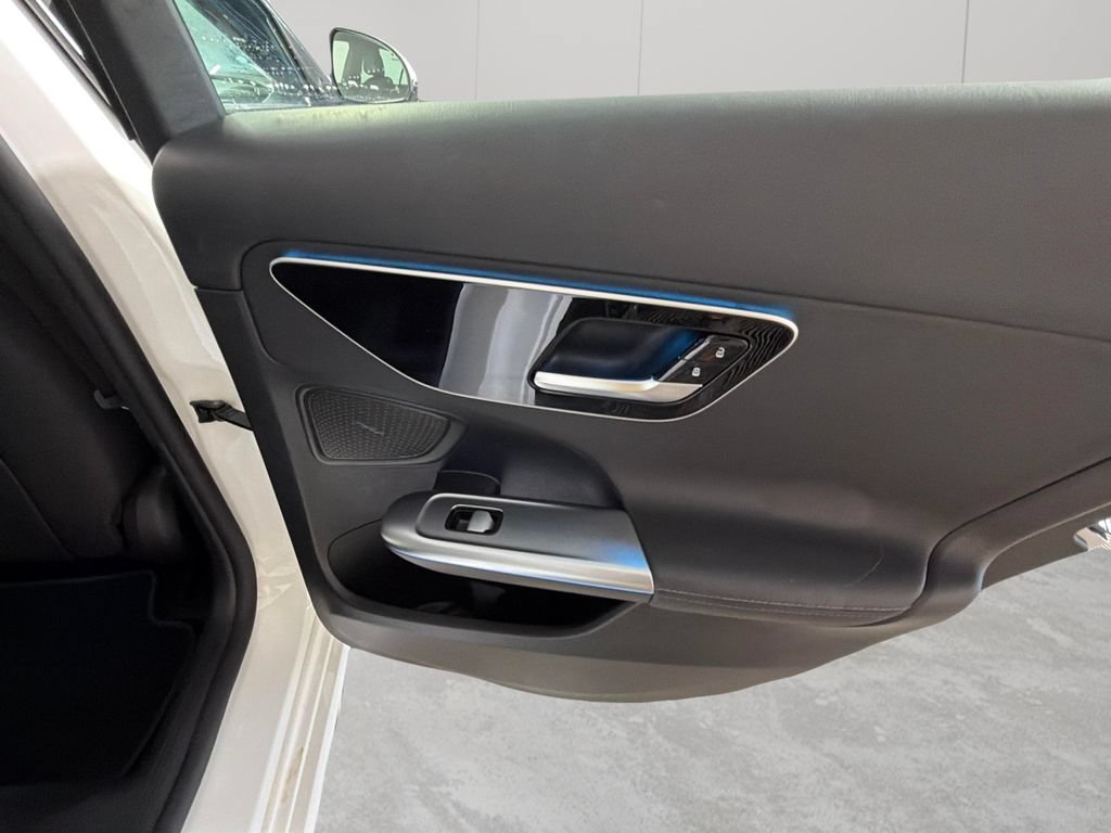 Used 2023 Mercedes-Benz C 300 Sedan image 32