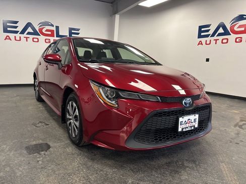 Used 2022 Toyota Corolla LE image 2