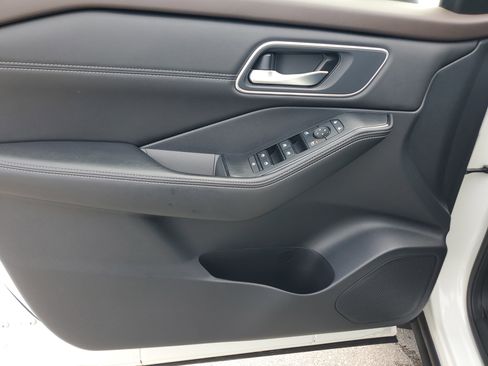 Used 2021 Nissan Rogue SV w/ Premium Package image 28