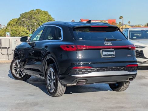 Used 2025 Audi Q5 Premium w/ Convenience Package AWD/4WD image 2