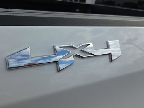 Used 2025 GMC Sierra 1500 SLT image 19