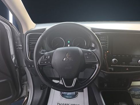 Used 2020 Mitsubishi Outlander SE image 12