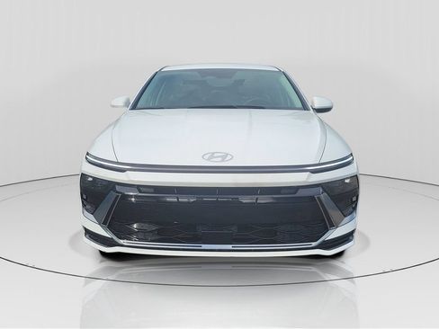 Used 2024 Hyundai Sonata SEL FWD image 2