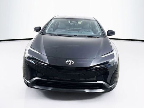 Used 2025 Toyota Prius LE FWD image 2