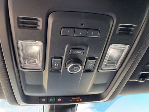 Used 2022 GMC Yukon XL AT4 image 22