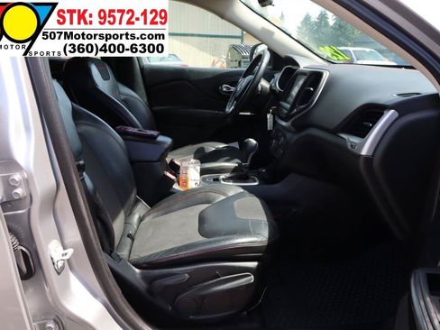 Used 2015 Jeep Cherokee Trailhawk AWD/4WD image 21