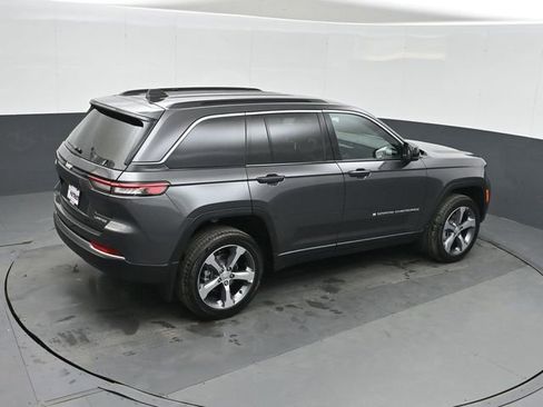 New 2026 Jeep Grand Cherokee Limited w/ Trailer Tow Package RWD image 31