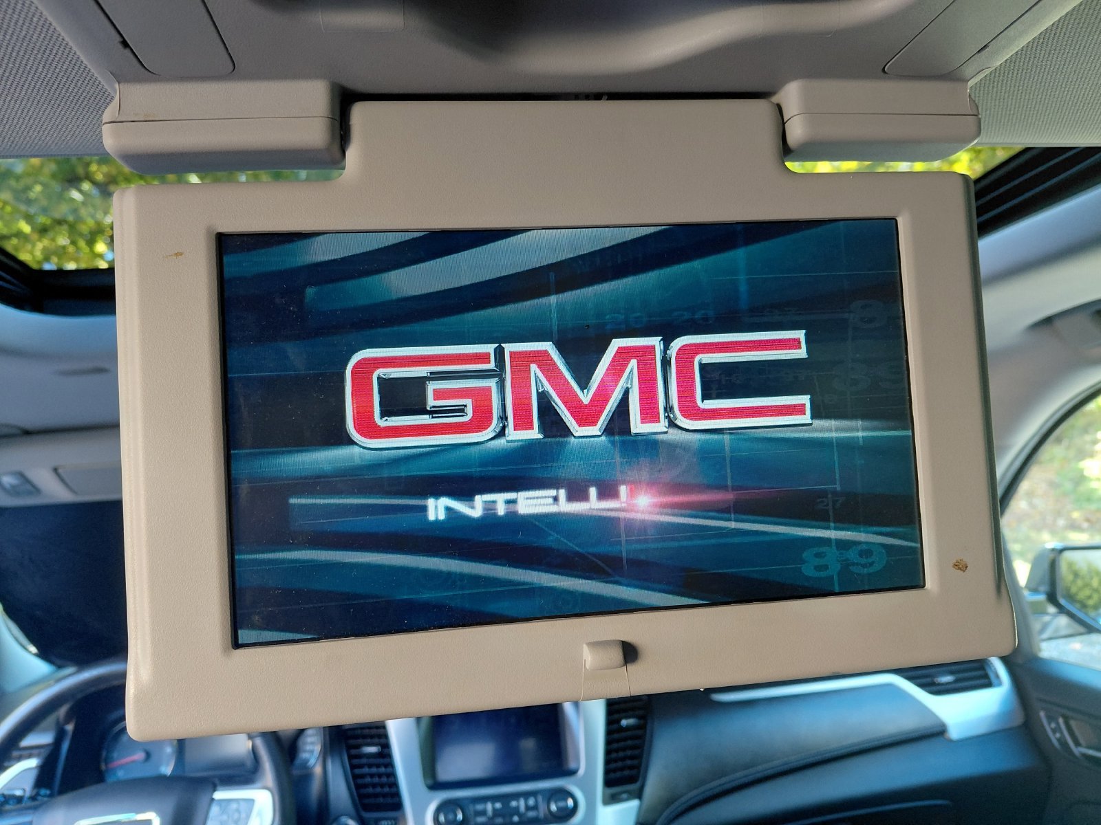 Used 2018 GMC Yukon SLT w/ Premium Edition AWD/4WD image 20