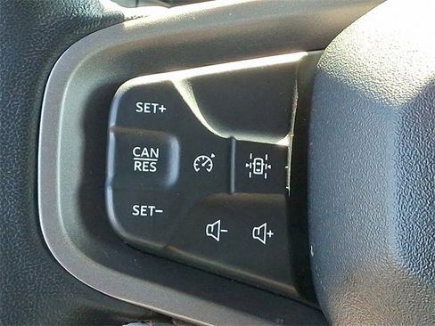 Used 2025 Ford Bronco Badlands image 24