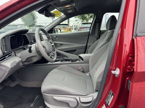 Used 2023 Hyundai Elantra SEL w/ Cargo Package FWD image 15