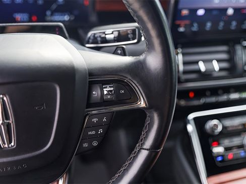 Used 2024 Lincoln Navigator Reserve image 12