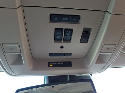 Used 2018 Chevrolet Silverado 1500 High Country image 22