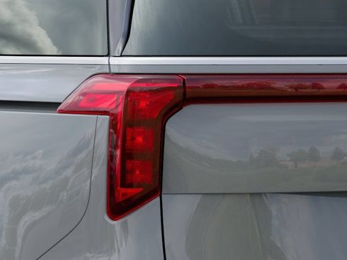 New 2027 Kia Carnival EX FWD image 11