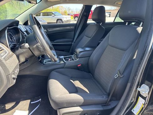 Used 2022 Chrysler 300 Touring w/ Sport Appearance Package image 5