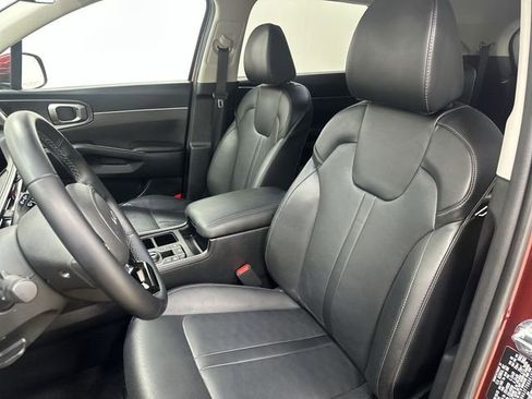 Certified 2025 Kia Sorento EX w/ Panoramic Sunroof Package image 14