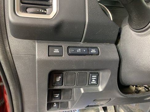 Used 2022 Nissan Frontier SV image 17