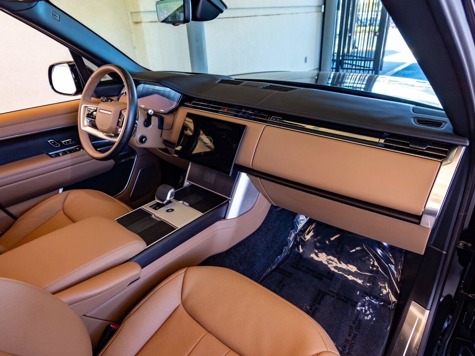 Used 2025 Land Rover Range Rover Autobiography AWD/4WD image 18
