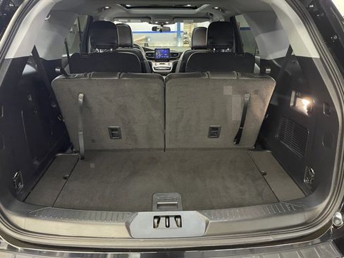 Used 2022 Ford Explorer XLT w/ Equipment Group 202A image 12
