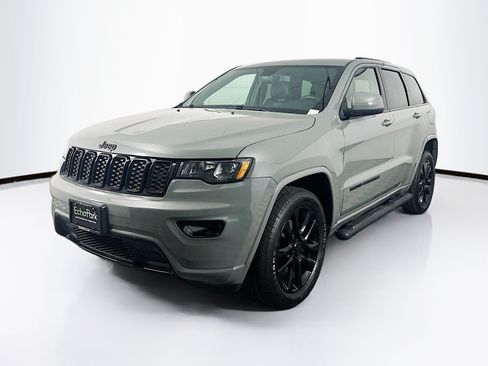 Used 2020 Jeep Grand Cherokee Altitude AWD/4WD image 3