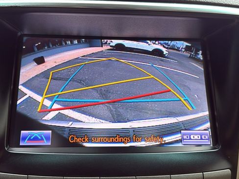 Used 2013 Lexus LX 570 4WD w/ Luxury Pkg image 28