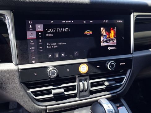 Certified 2023 Porsche Macan AWD/4WD image 17