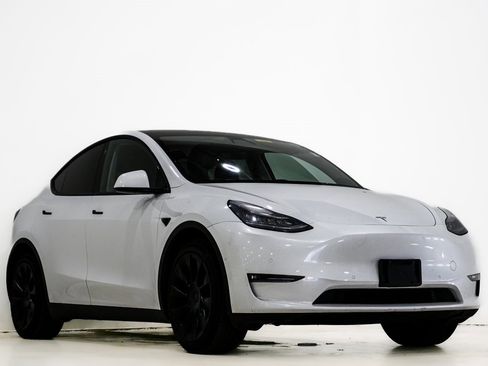 Used 2021 Tesla Model Y Long Range image 1