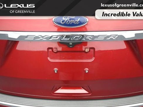 Used 2018 Ford Explorer XLT w/ Equipment Group 202A FWD image 9