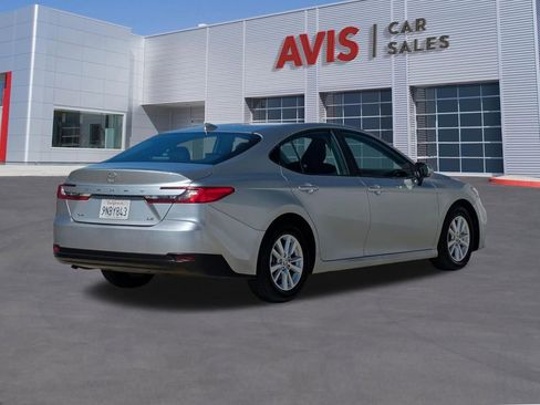 Used 2025 Toyota Camry SE image 6