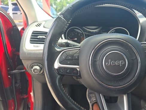 Used 2018 Jeep Compass Latitude FWD image 16
