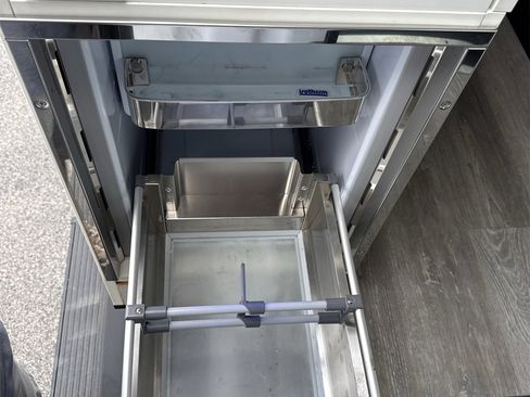 Used 2019 Mercedes-Benz Sprinter 2500 image 26